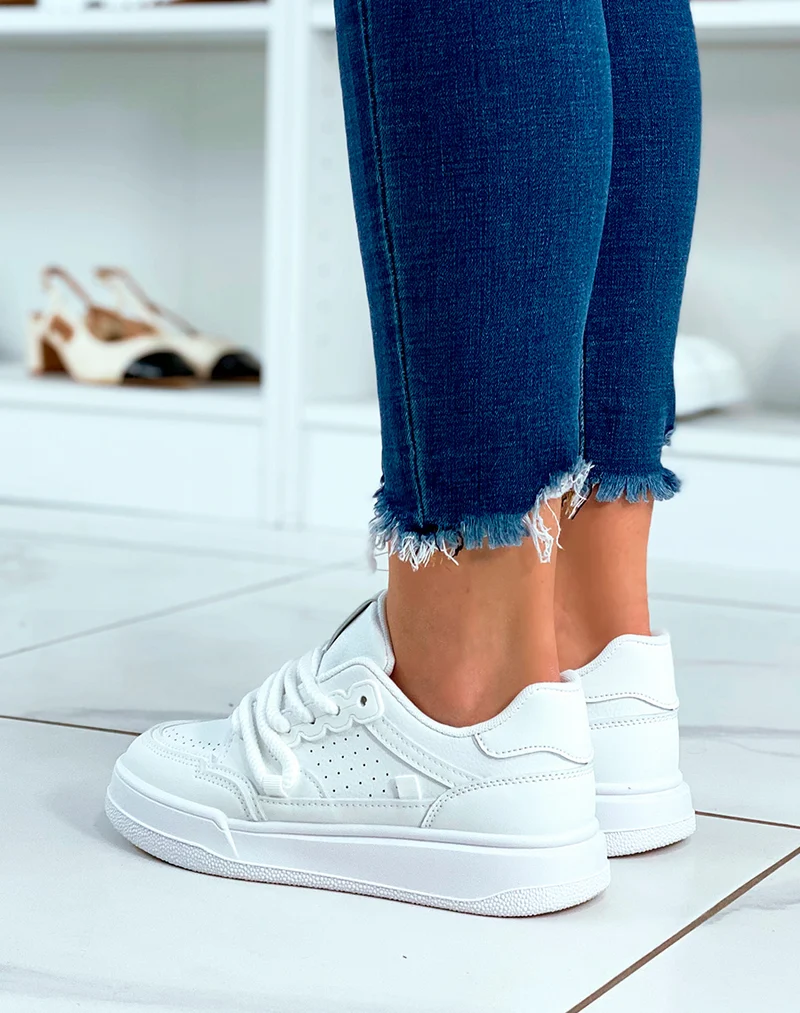 BASKETS BASSES BLANCHES TENDANCES ? LACET ?PAIS