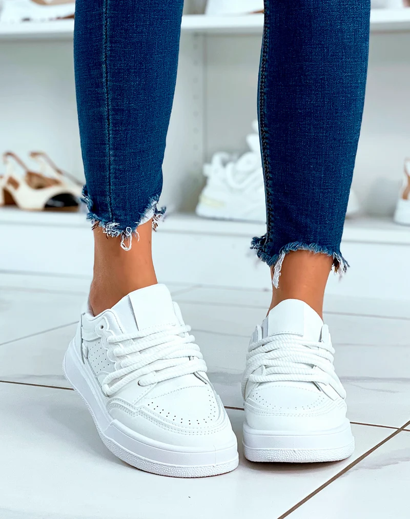 BASKETS BASSES BLANCHES TENDANCES ? LACET ?PAIS