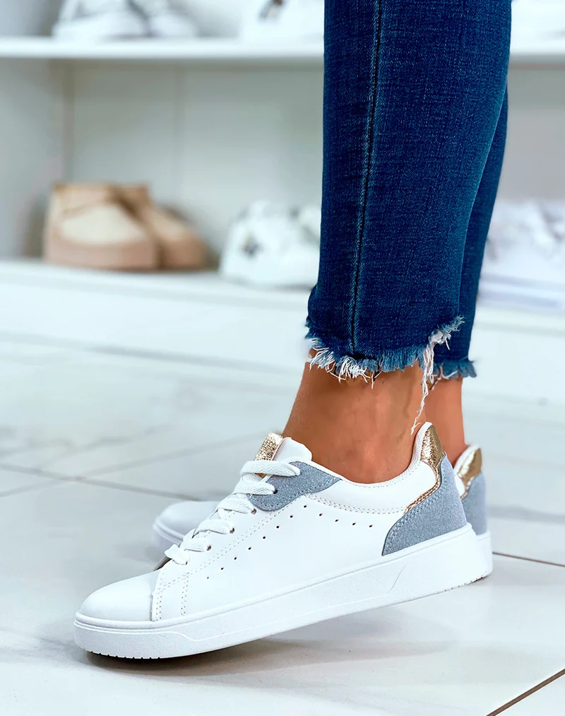 Baskets blanches à lacets avec détail bleu et doré pour femme
