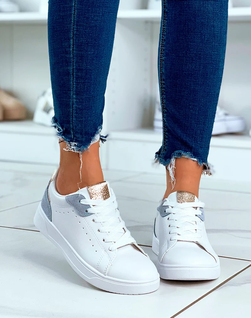 Baskets blanches à lacets avec détail bleu et doré pour femme