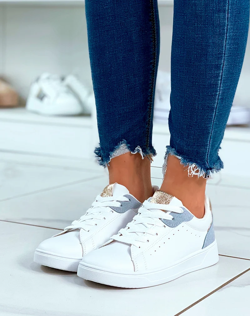 Baskets blanches à lacets avec détail bleu et doré pour femme