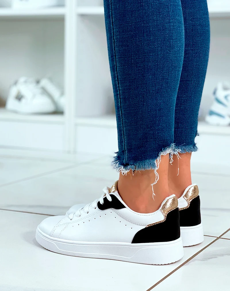 Baskets blanches à lacets avec détail noire et doré pour femme