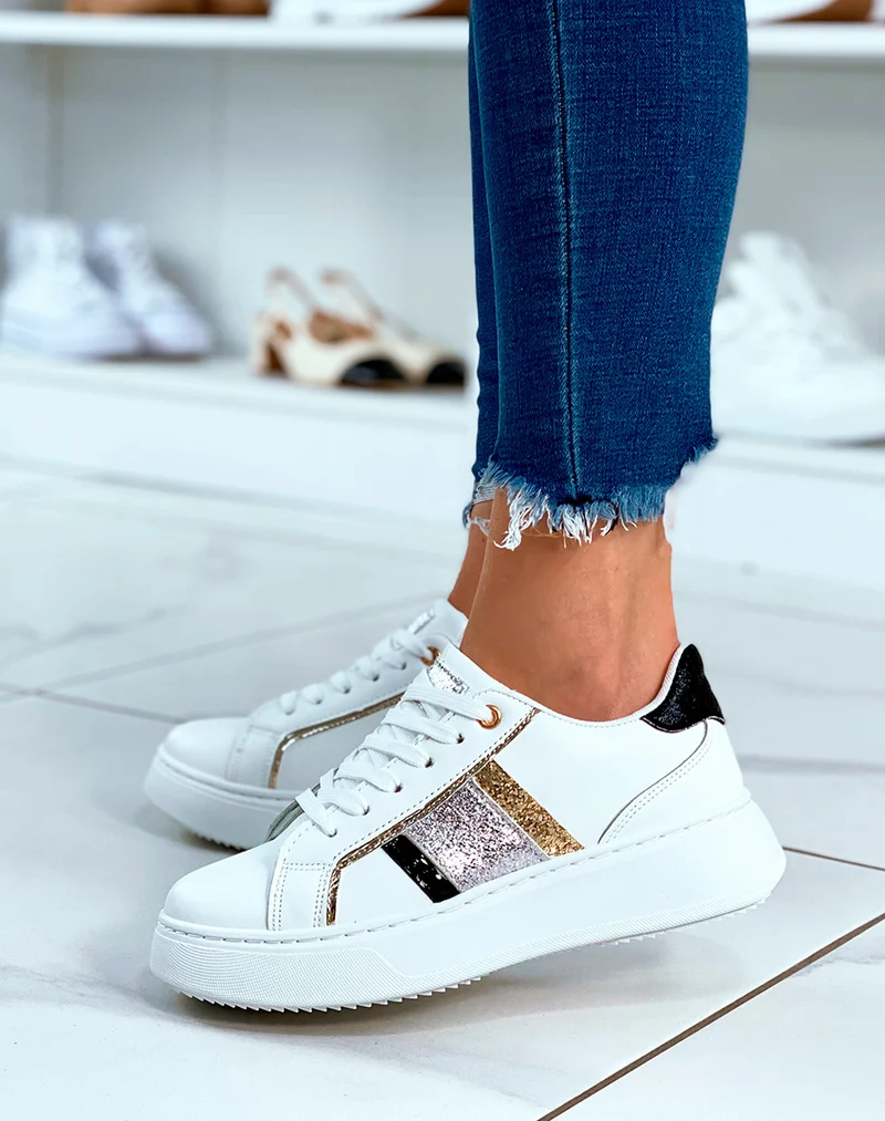 Baskets blanches à lacet et aux détails élégants