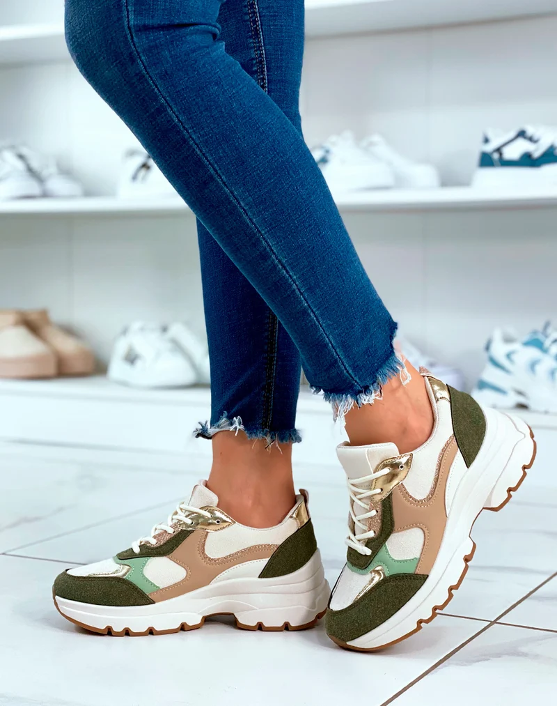 Baskets vertes à lacets avec détails tissus et dorés