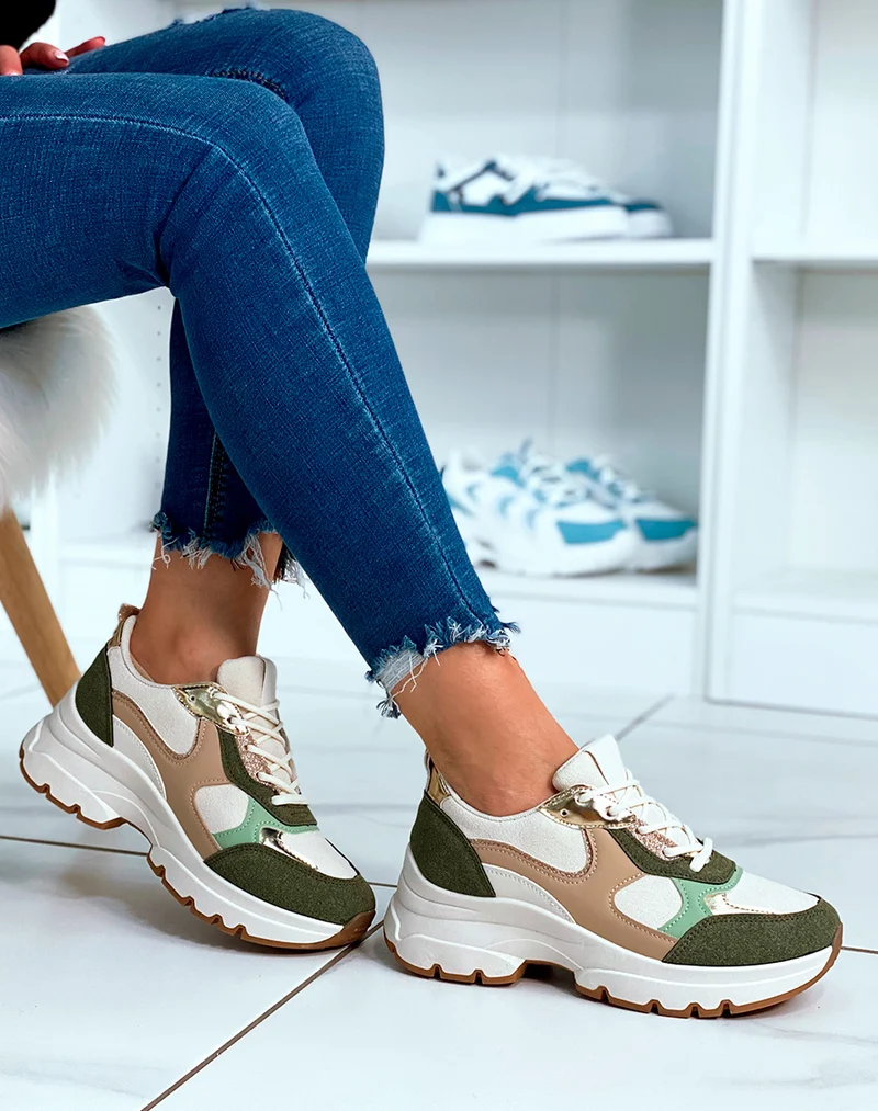 Baskets vertes à lacets avec détails tissus et dorés