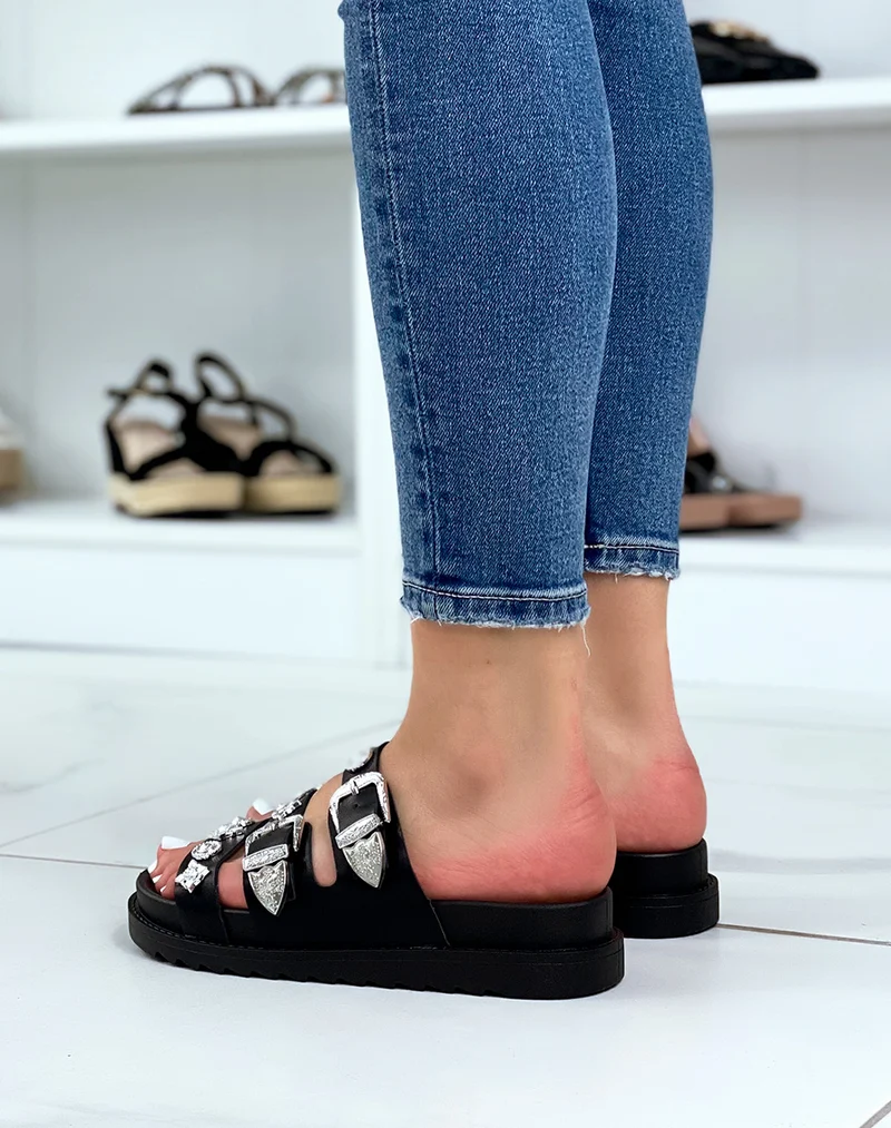 Mules noires à triple brides à bijoux argentés