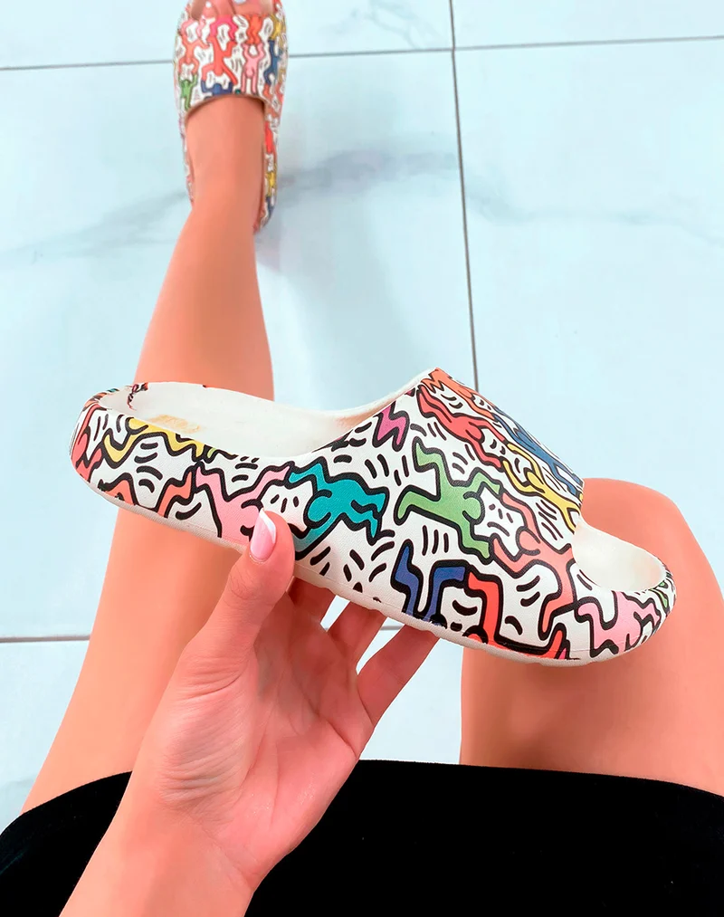 Mules beige à motifs multicolores