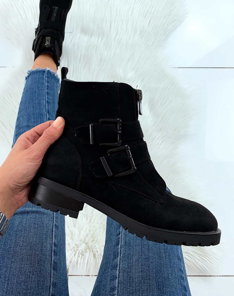 Boots noirs effet suédine à sangles