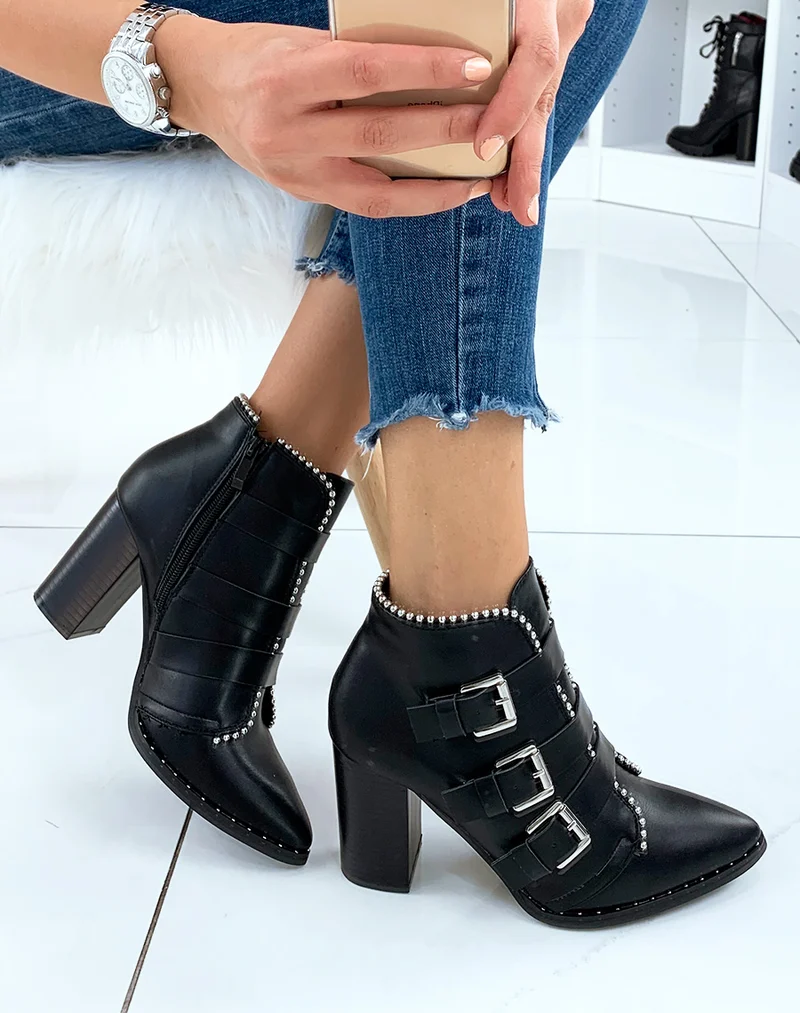 Bottines à talon noires à multiples sangles cloutées