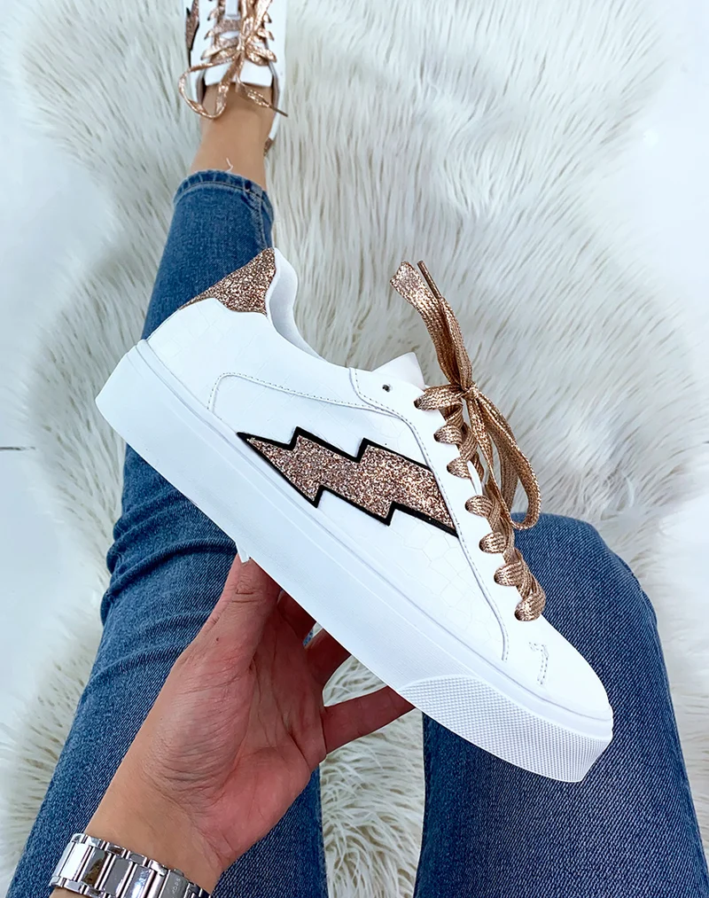 Baskets blanches à détails rose gold pailletés
