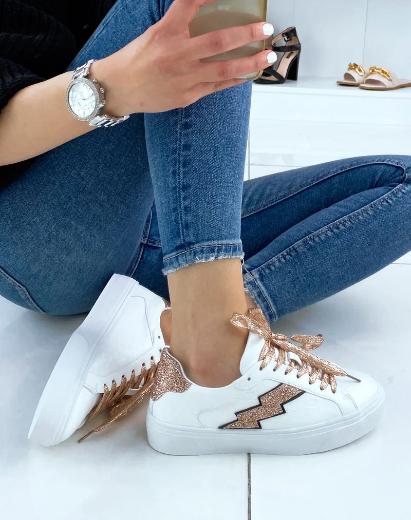 Baskets blanches à détails rose gold pailletés