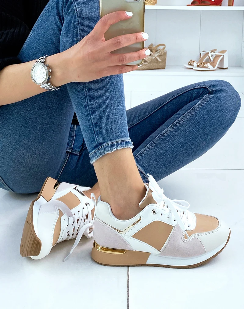 Baskets à multiples empiècement aux tons beiges et détails dorés