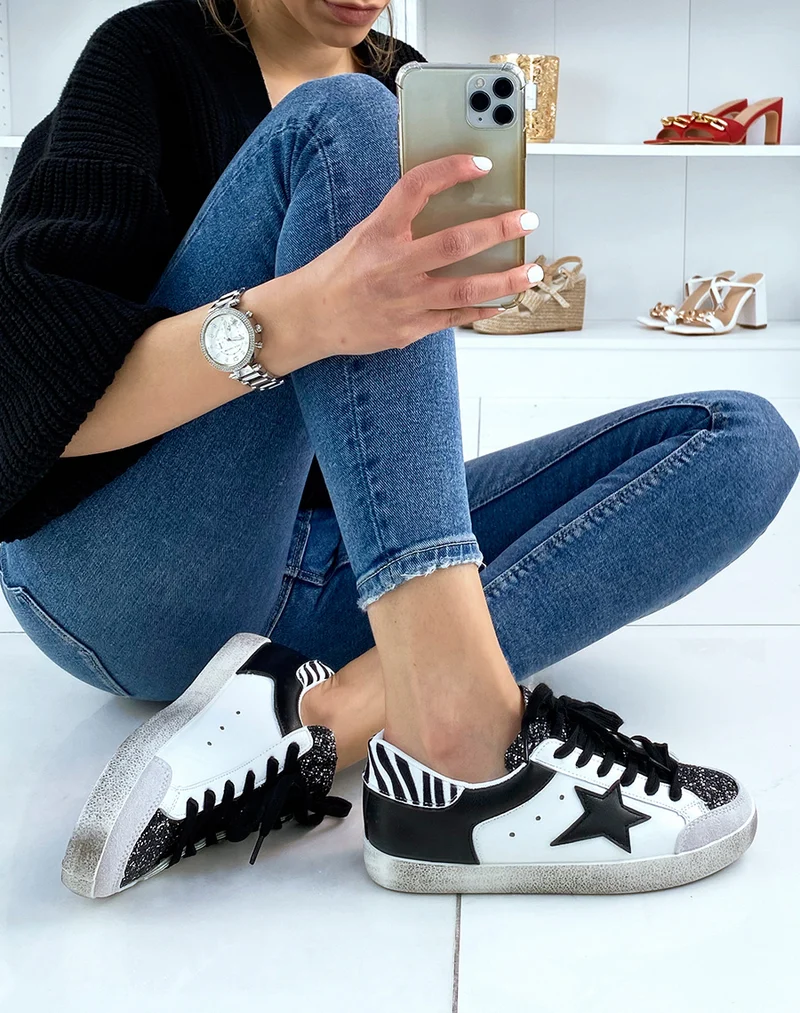 Baskets noires et blanches à détails pailletés et zébrés