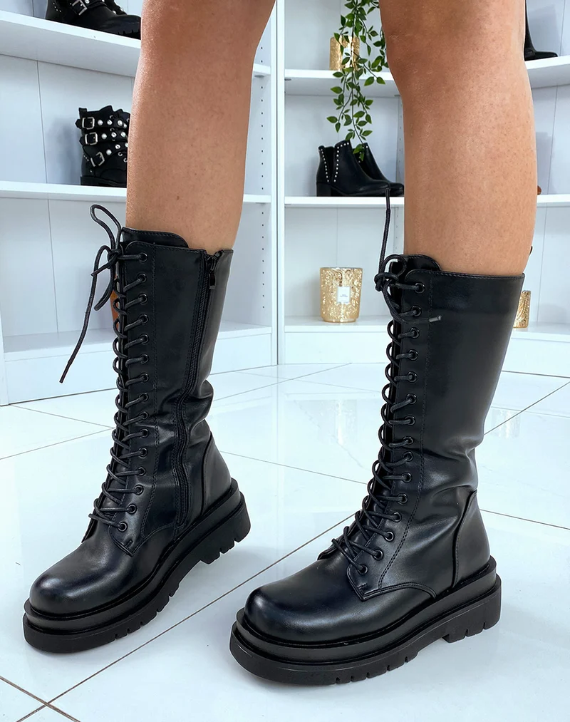 Bottes noires hautes à lacets