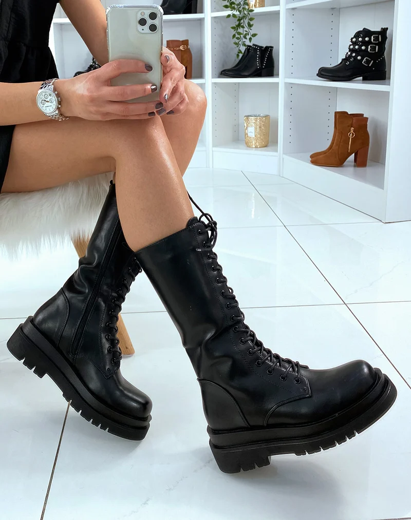 Bottes noires hautes à lacets