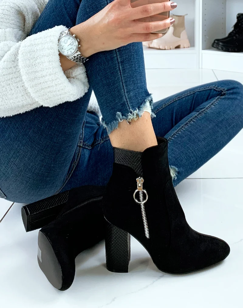 Bottines à talon en suédine noire et effet croco