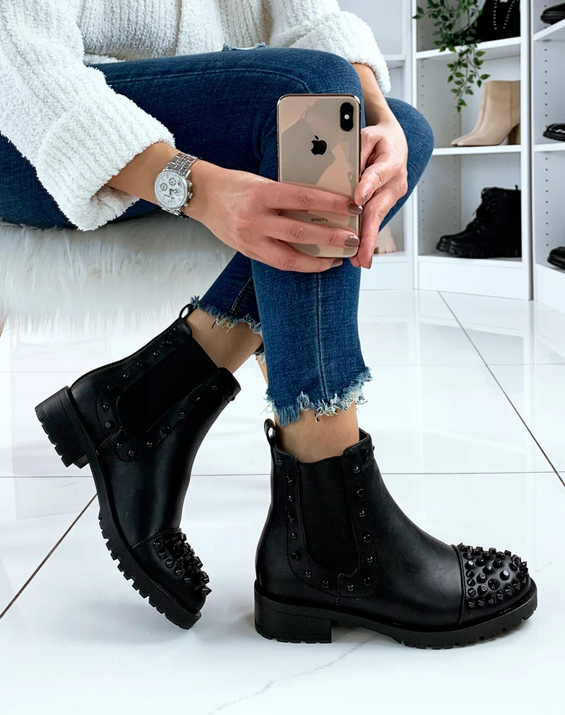 Chelsea boots noires à ornements noirs