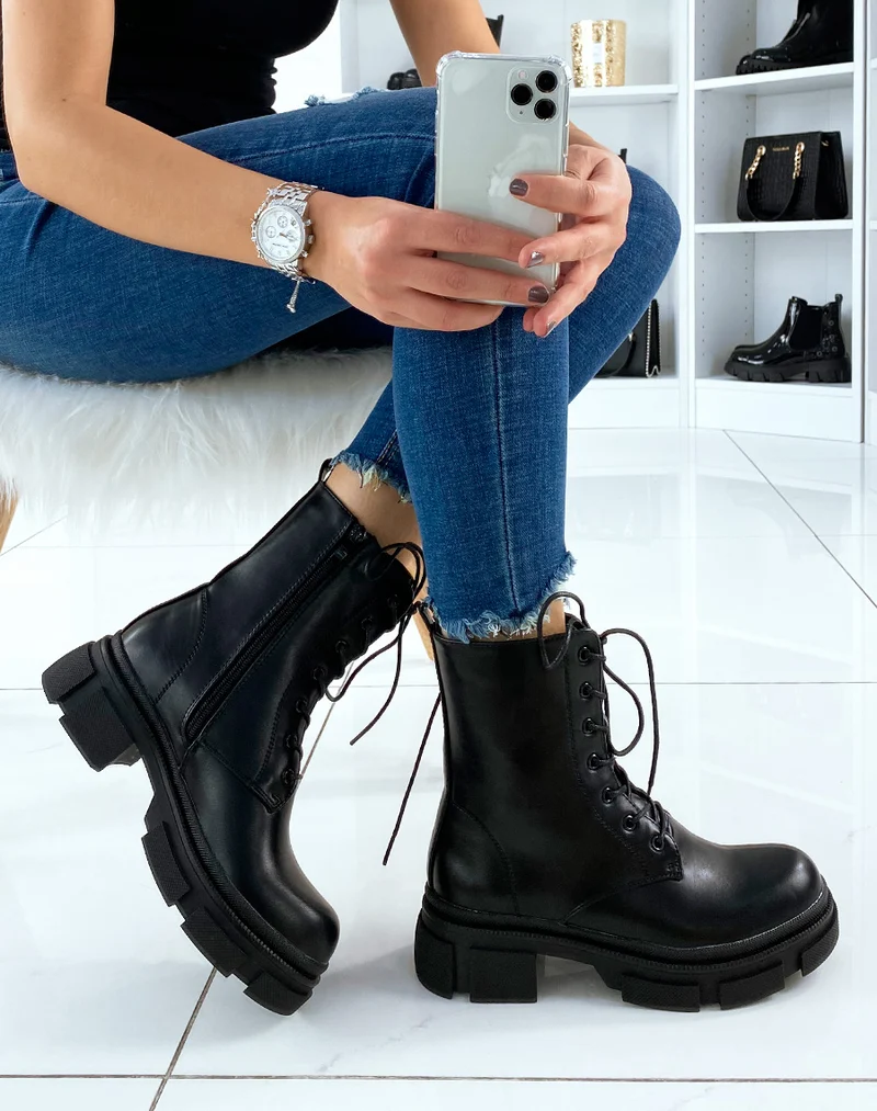 Bottes noires à lacets en similicuir