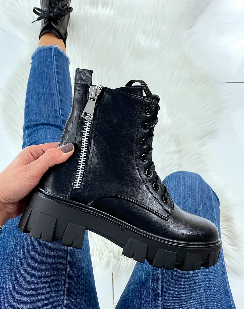 Bottines noires montantes lacées à zip et semelle crantée