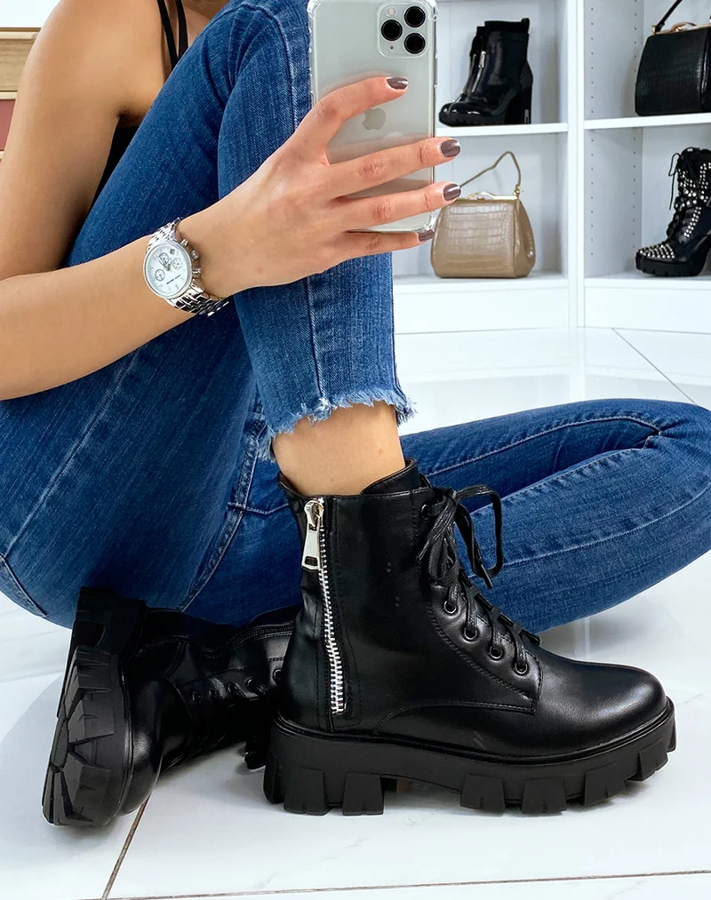 Bottines noires montantes lacées à zip et semelle crantée