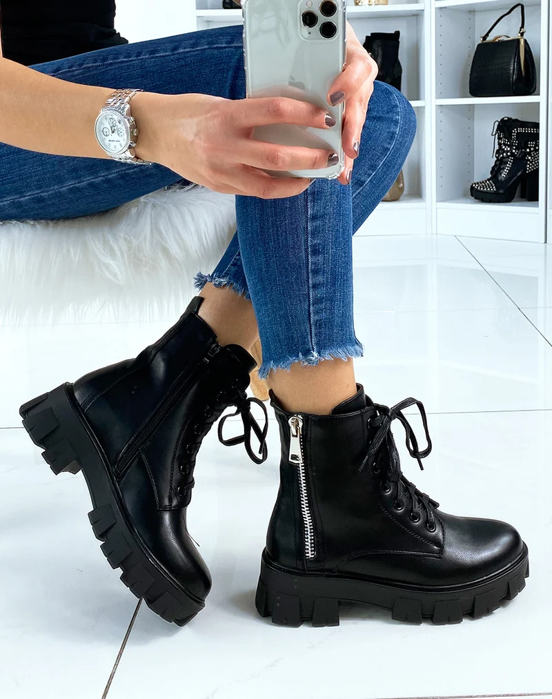 Bottines noires montantes lacées à zip et semelle crantée