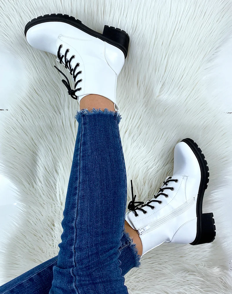 Bottines montantes blanches lacées
