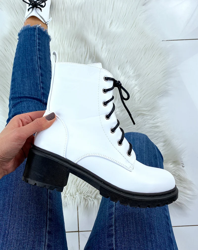 Bottines montantes blanches lacées