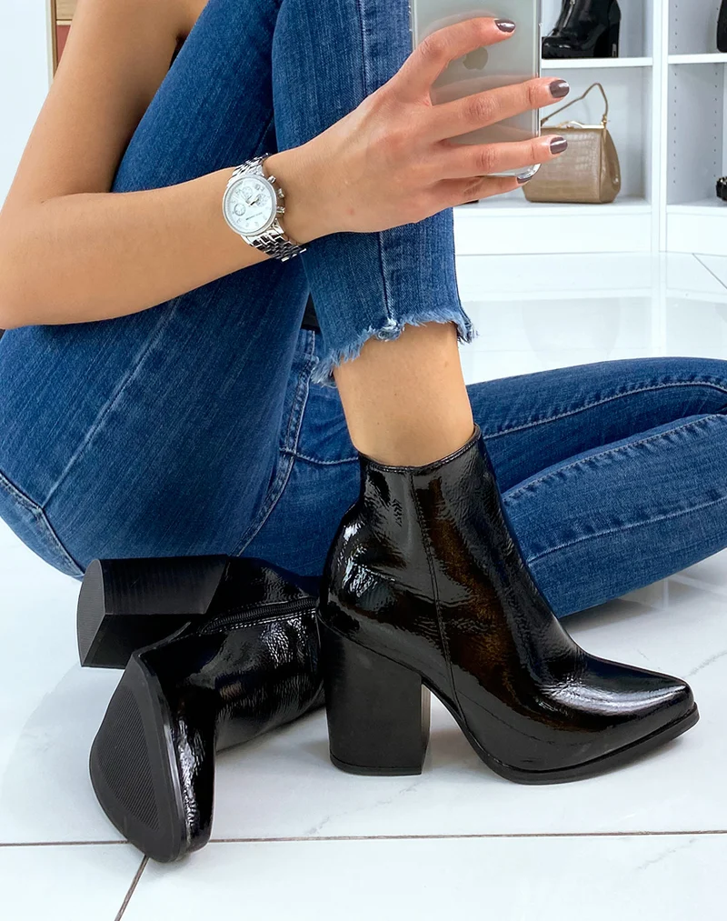 Bottines noires vernies à talons carrés