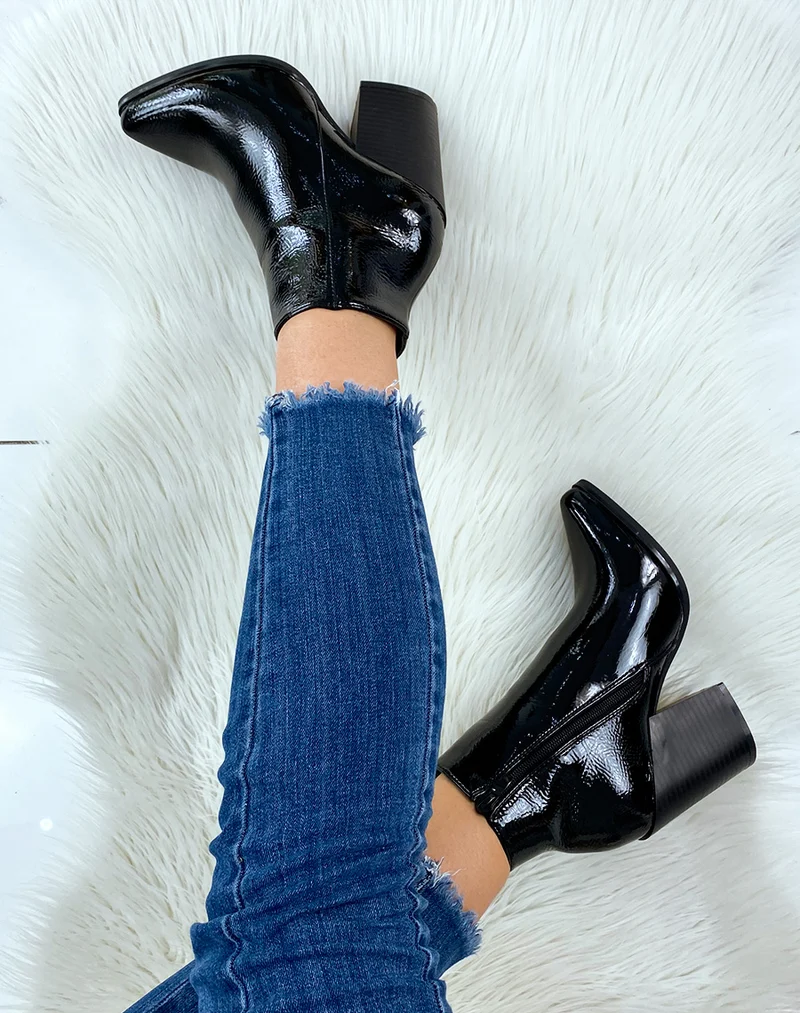Bottines noires vernies à talons carrés