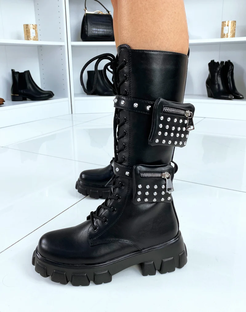 Bottes hautes noires à poches cloutées