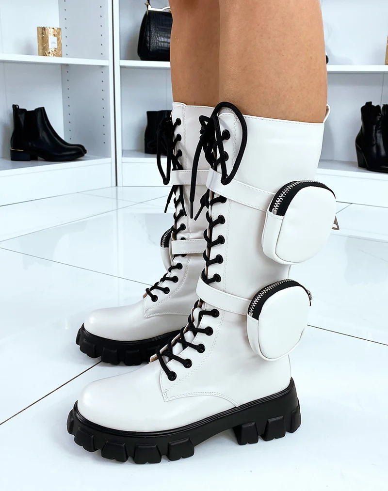 Bottes hautes beiges à lacets et à poches