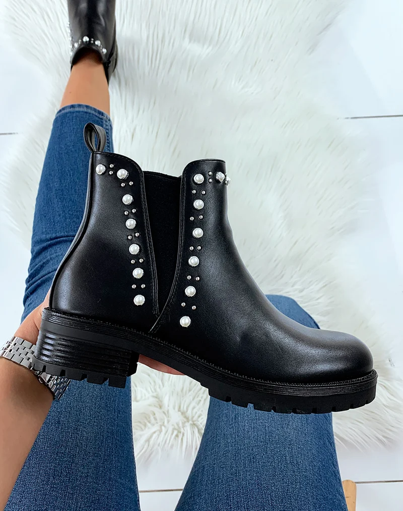Bottines basses noires perlées et cloutées