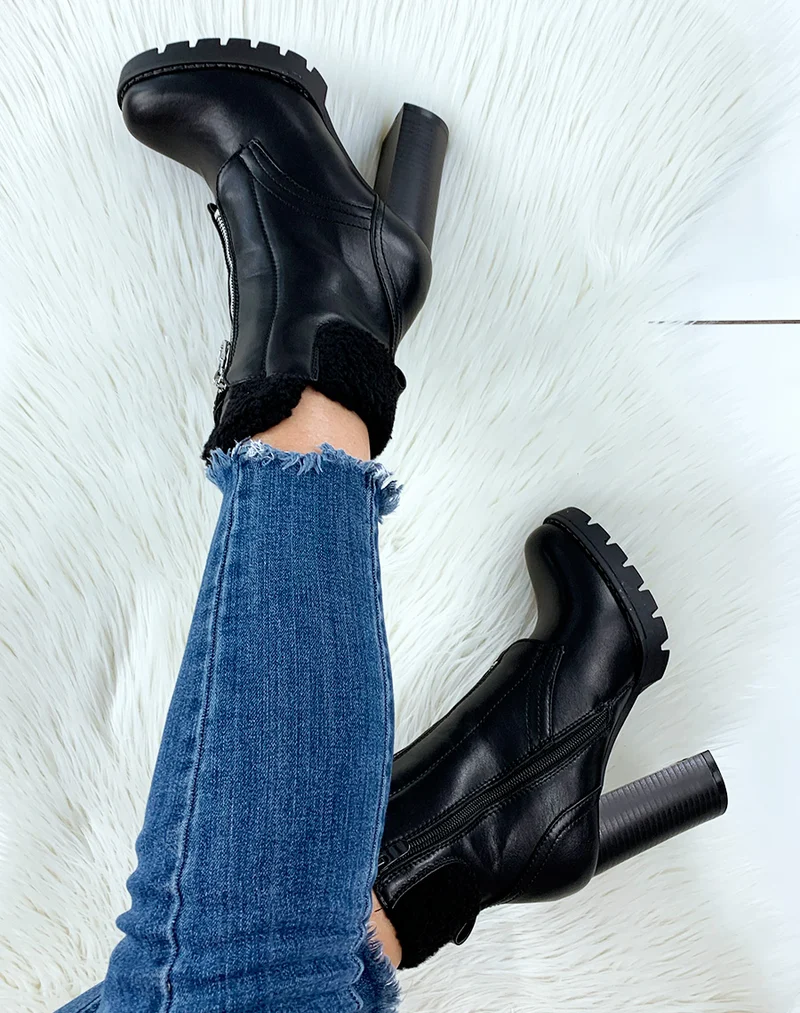 Bottines à talon noires fourrées