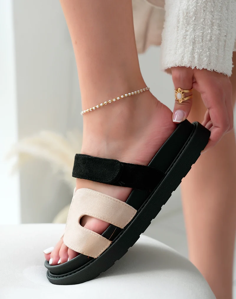 Mules Suédine Beige Modernes avec Bride en H et Fermeture Scratch – Confort et Style