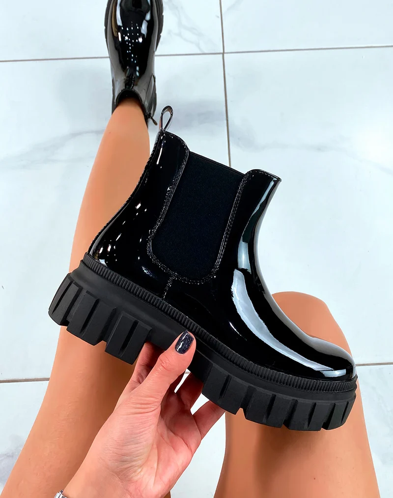 Bottines style Chelsea noirs vernis