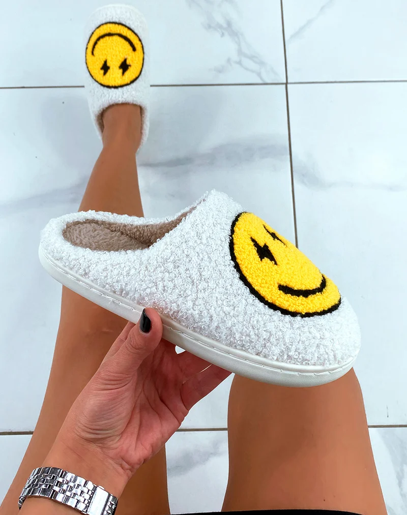 Chaussons Smiley : Joie & Confort en jaune