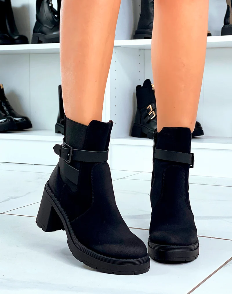 Bottines en Suédine Noire : L'Équilibre Parfait entre Tradition et Modernité
