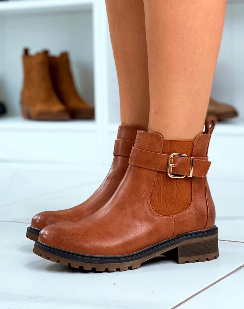 Bottines camel à élastique à bout rond et détail doré