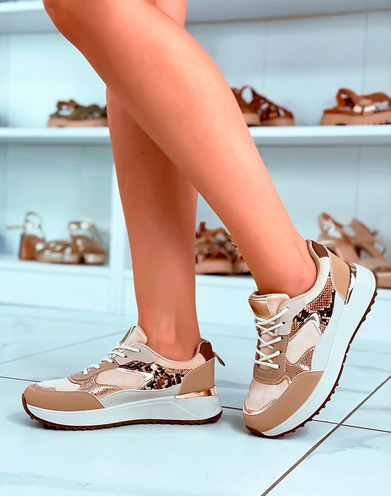 Baskets beige à multiples empiècements et détails snake