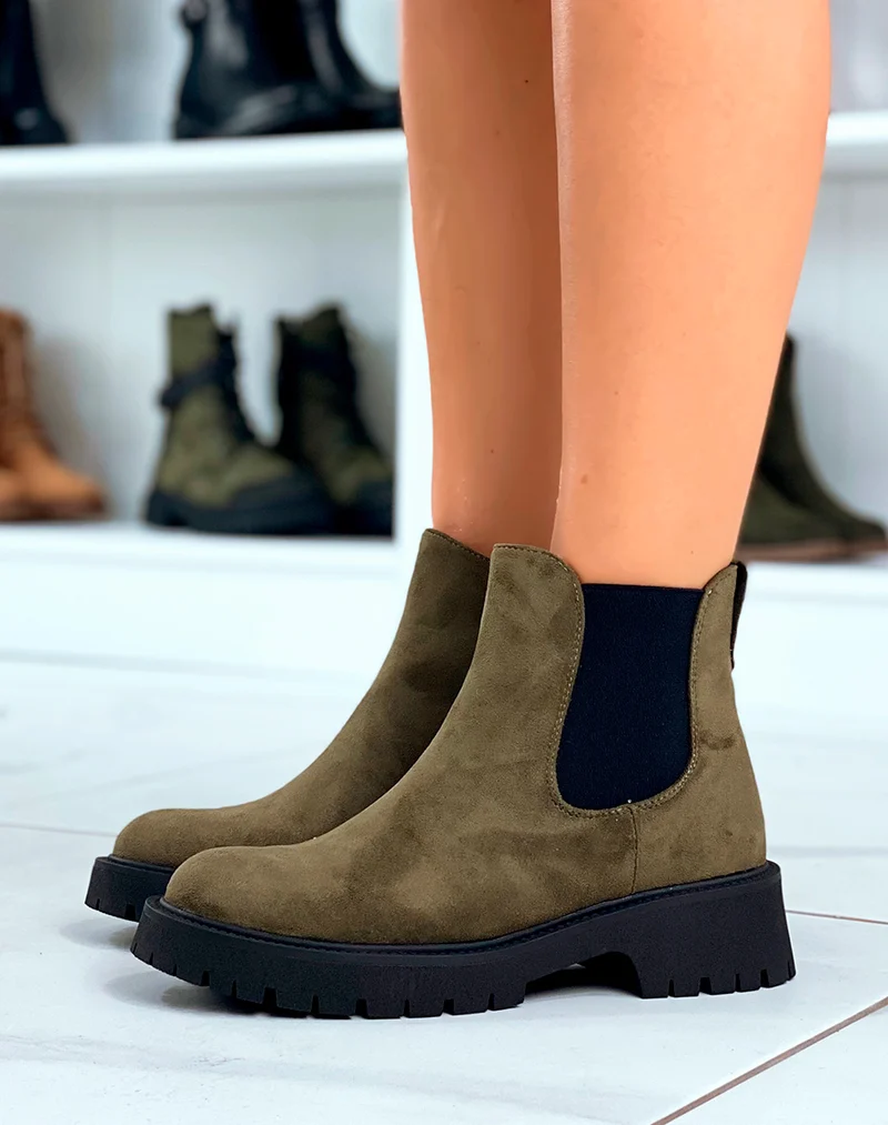 Éclectique et Branchée : Bottines Vertes Basses en Suédine Style Chelsea