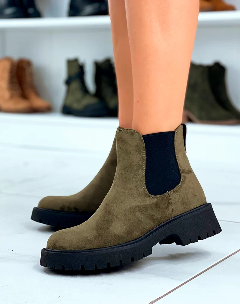 Éclectique et Branchée : Bottines Vertes Basses en Suédine Style Chelsea