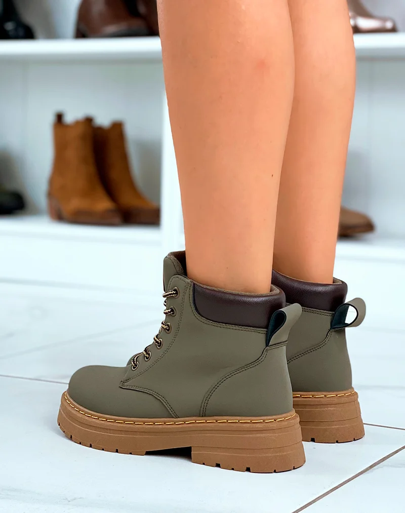 Bottines Vertes à Lacets : Audace et Confort