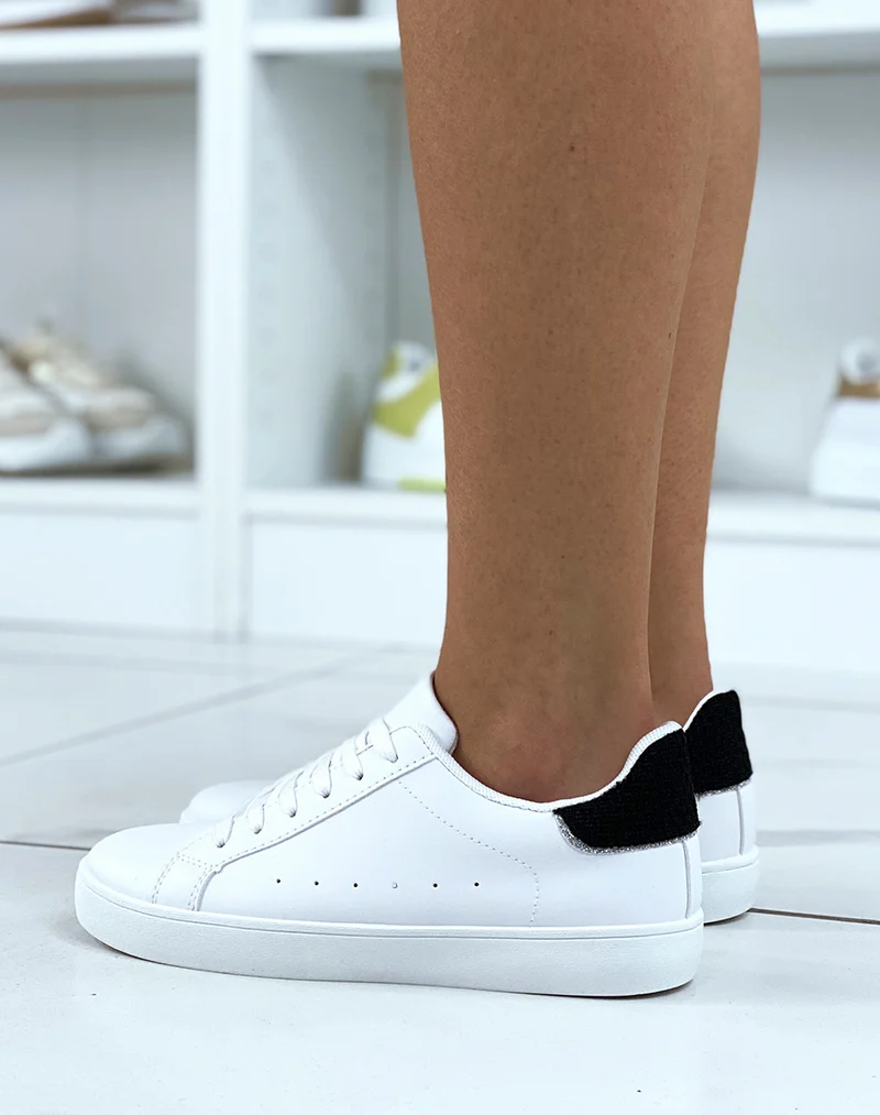 Baskets blanches avec empiècement arrière noir en tweed