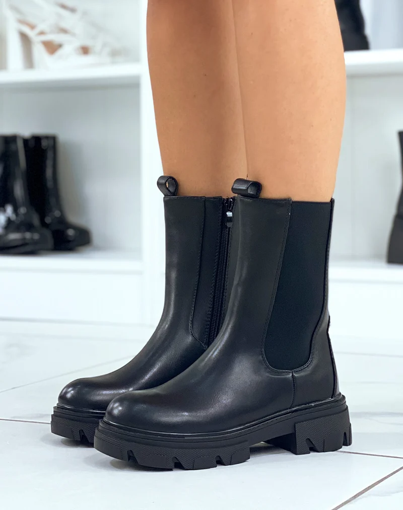 Bottines noires style chelsea à semelle crantée