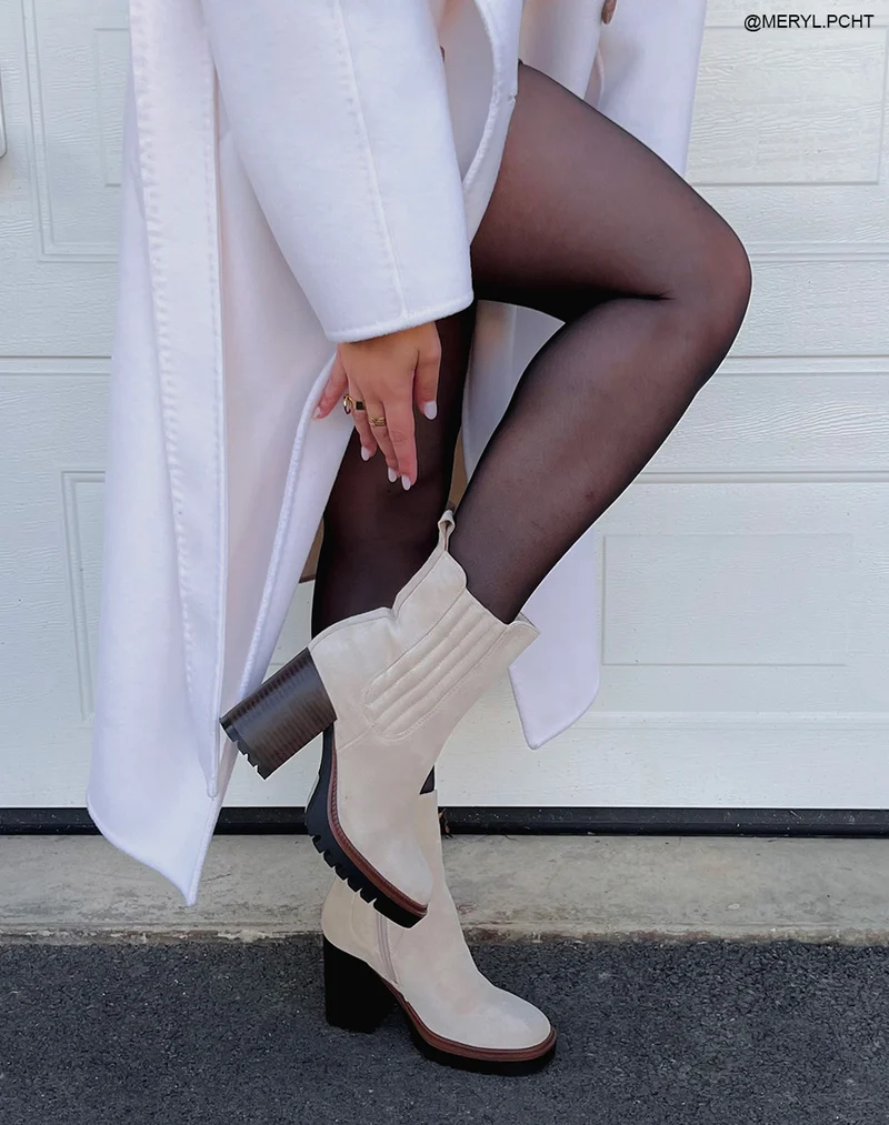 Bottines à talons carré en suédine beige