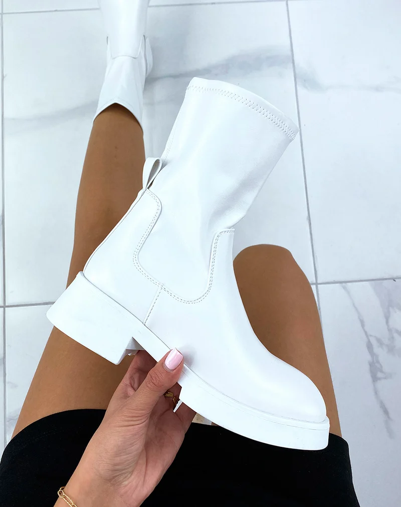Bottines montantes blanches effet chaussette en similicuir