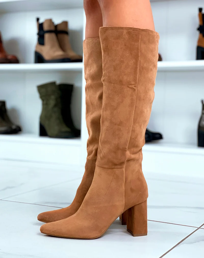 Sophistication Naturelle : Bottes Camel en Suédine
