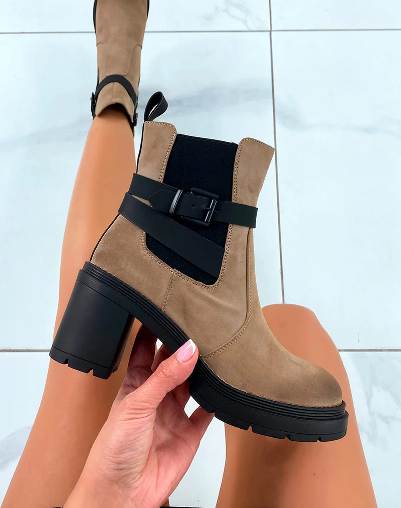 Bottines en Suédine Beige: Un Éclat de Tendance pour Vos Pieds