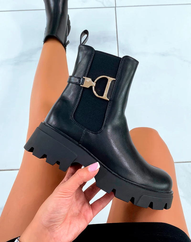 Bottines Chelsea Noires Avec Boucle Dorée