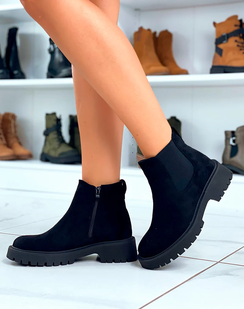 Classique Raffiné : Bottines Noires Basses en Suédine Style Chelsea